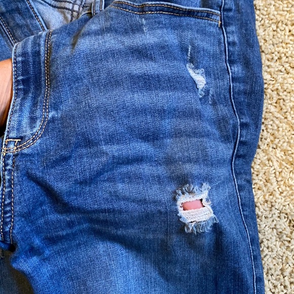 HOLLISTER juniors/women size 11R ULTRA HIGH RISE SUPER SKINNY JEANS. Rips/holes - Picture 15 of 15